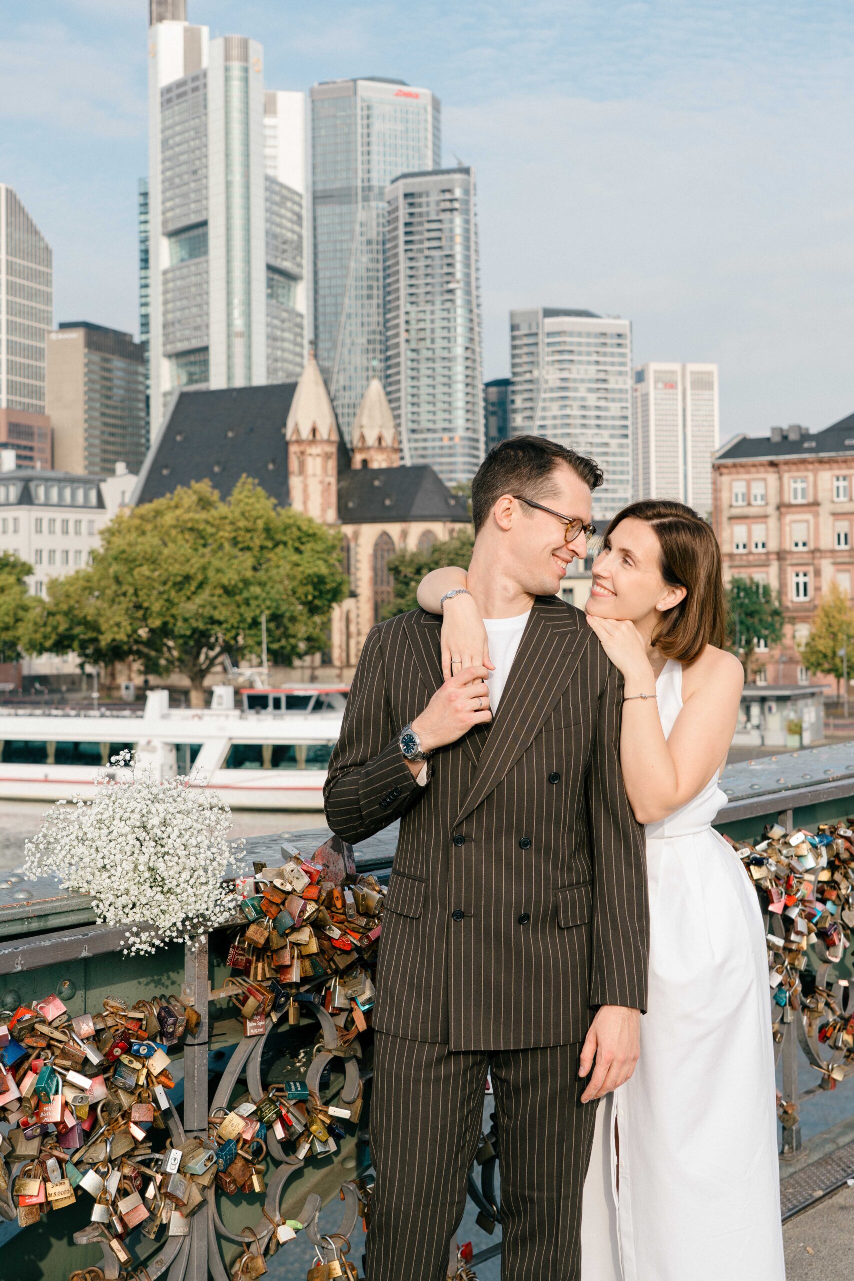 Wedding portraits at Eiserner Steg Frankfurt | Iron Bridge Wedding photography