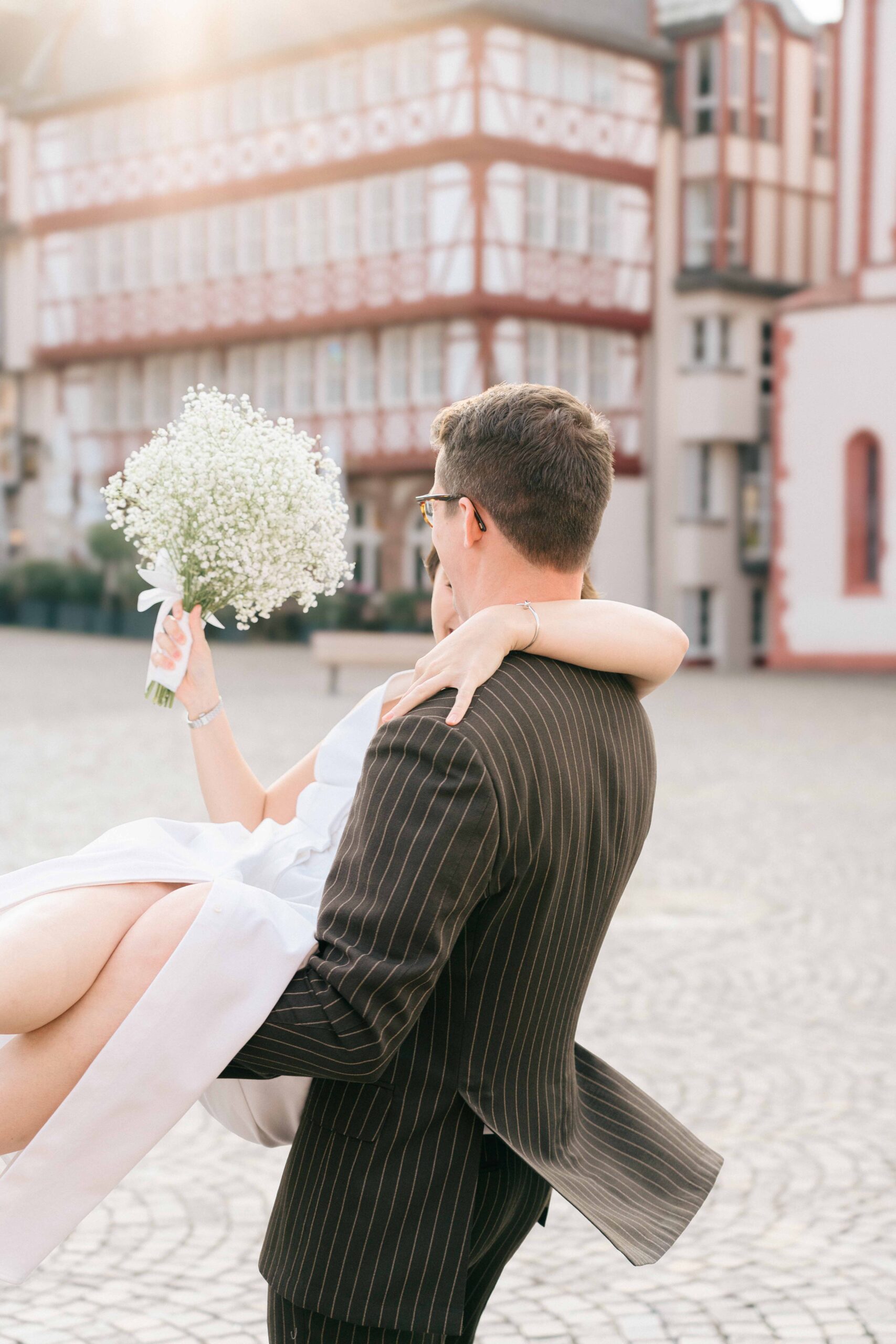 Couple portraits near Römerberg Frankfurt